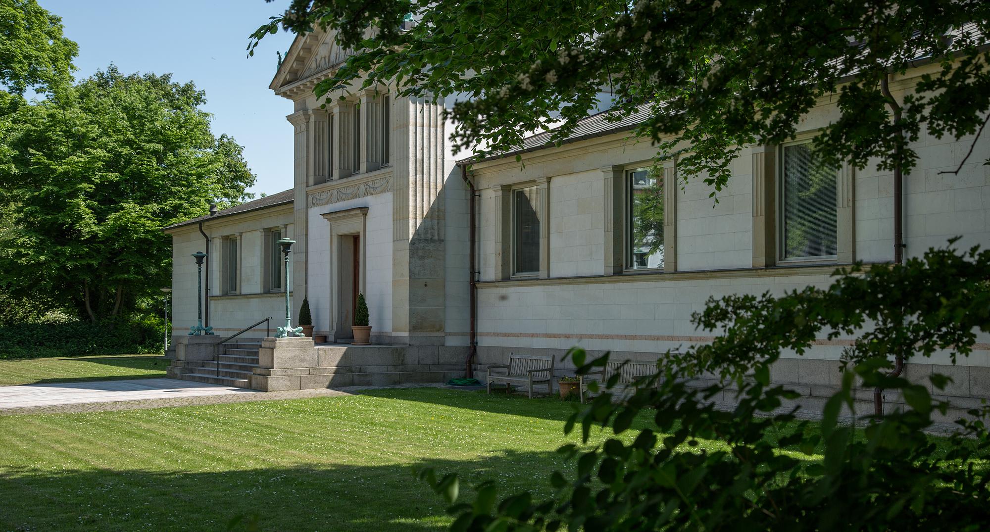 facade-busk-museum