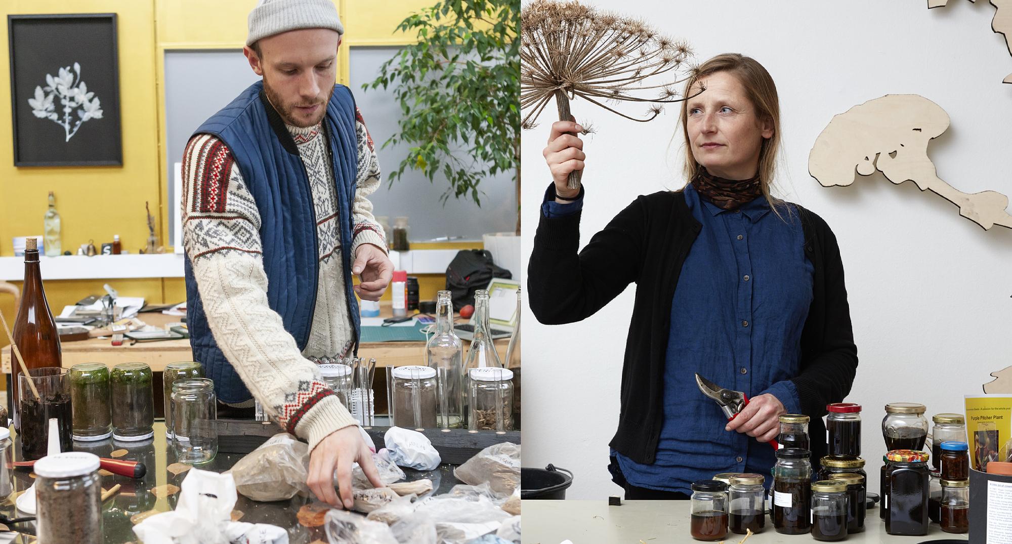 Til venstre ses Rune Bosse i sit atelier. Foto: Sean Smith. Til højre ses Camilla Berner i sit atelier. Foto:  Pernille Klemp
